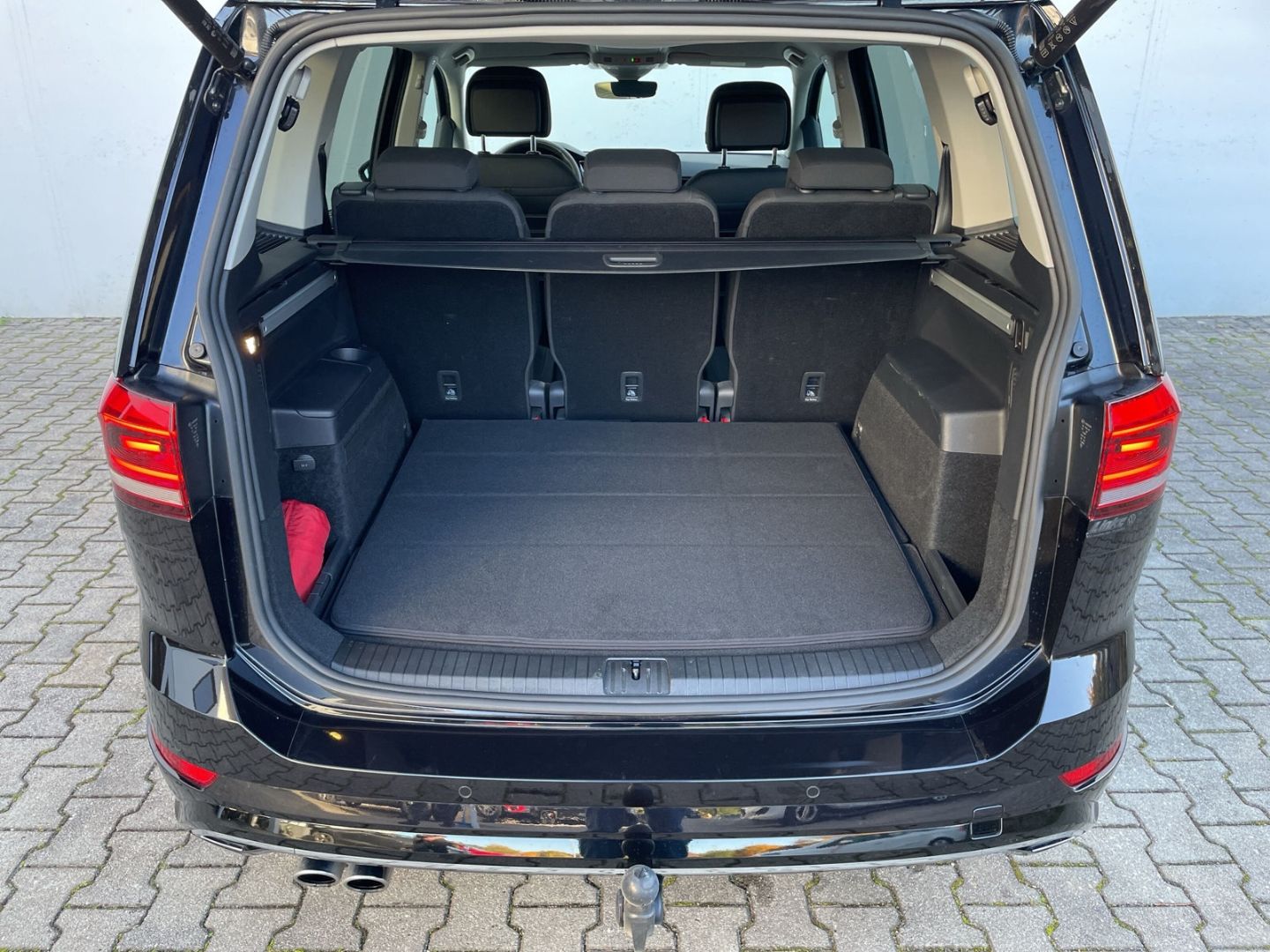 Touran 2.0TDI DSG R-Line AHK/Kamera/ACC/Navi/LED