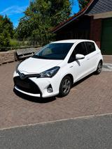 Toyota Yaris Hybrid 1.5 Style|Automatik,Klima,TÜV 11/27 - Toyota Yaris von privat