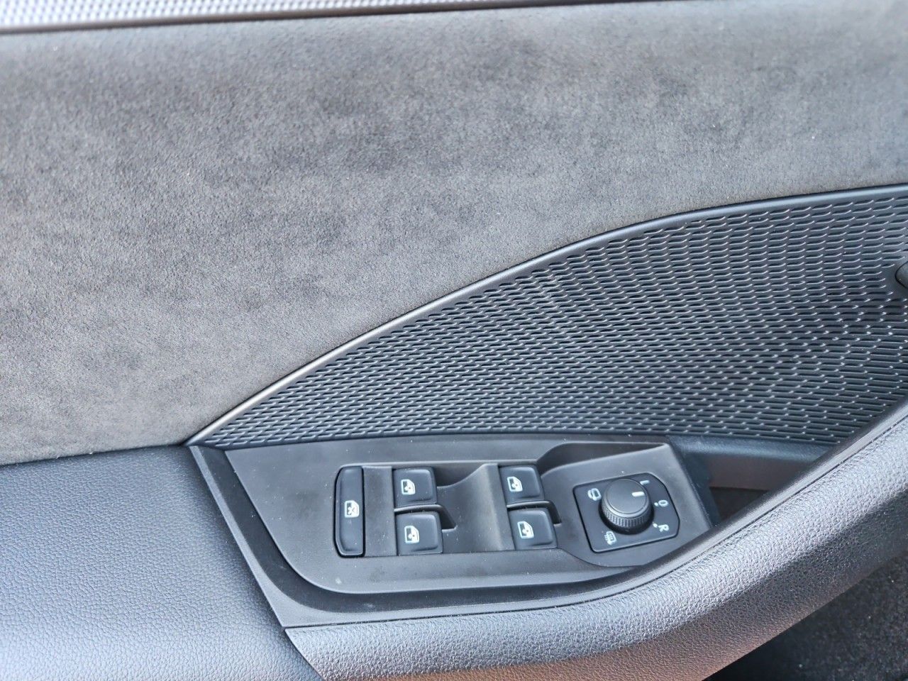 Fahrzeugabbildung SKODA Octavia Combi RS TSI 2.0 TSI DSG MATRIX/HUD/NAVI