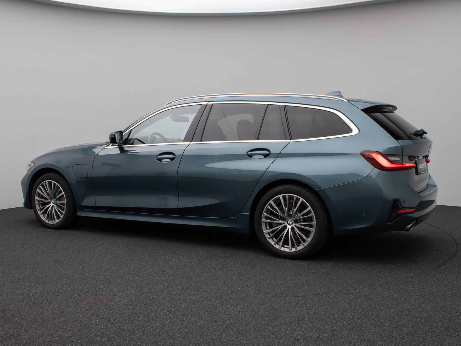 Fahrzeugabbildung BMW 330e  Sport Line Kamera DAB HiFi Komfort Alarm