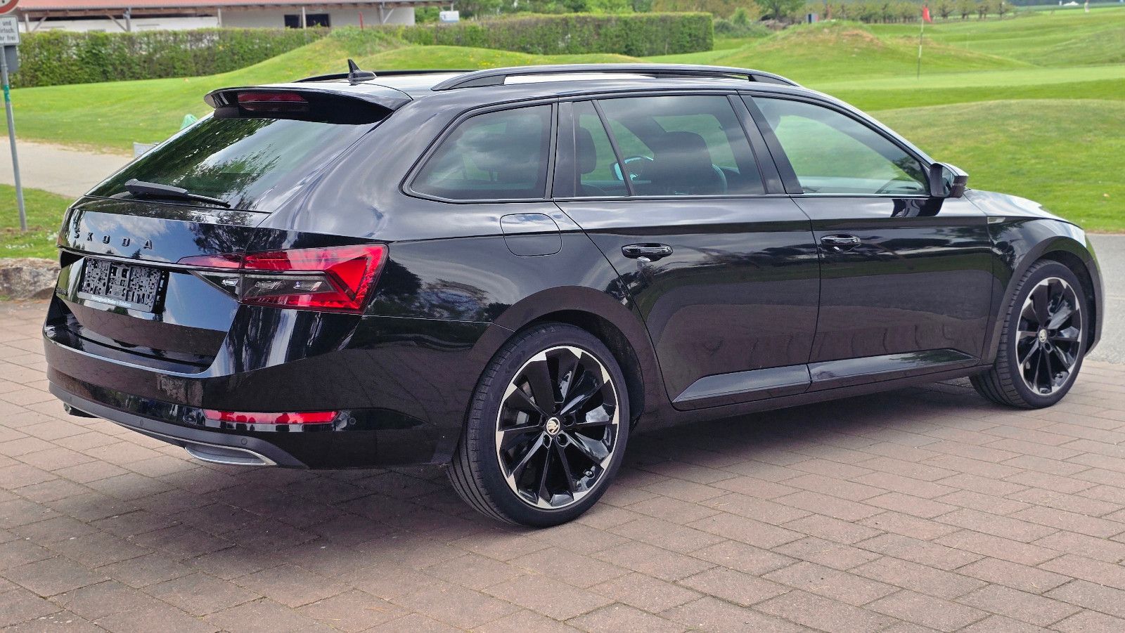 Skoda Co. Sportline VIRTUAL PANO DCC KAM AHK 360°LEDER imagem 3