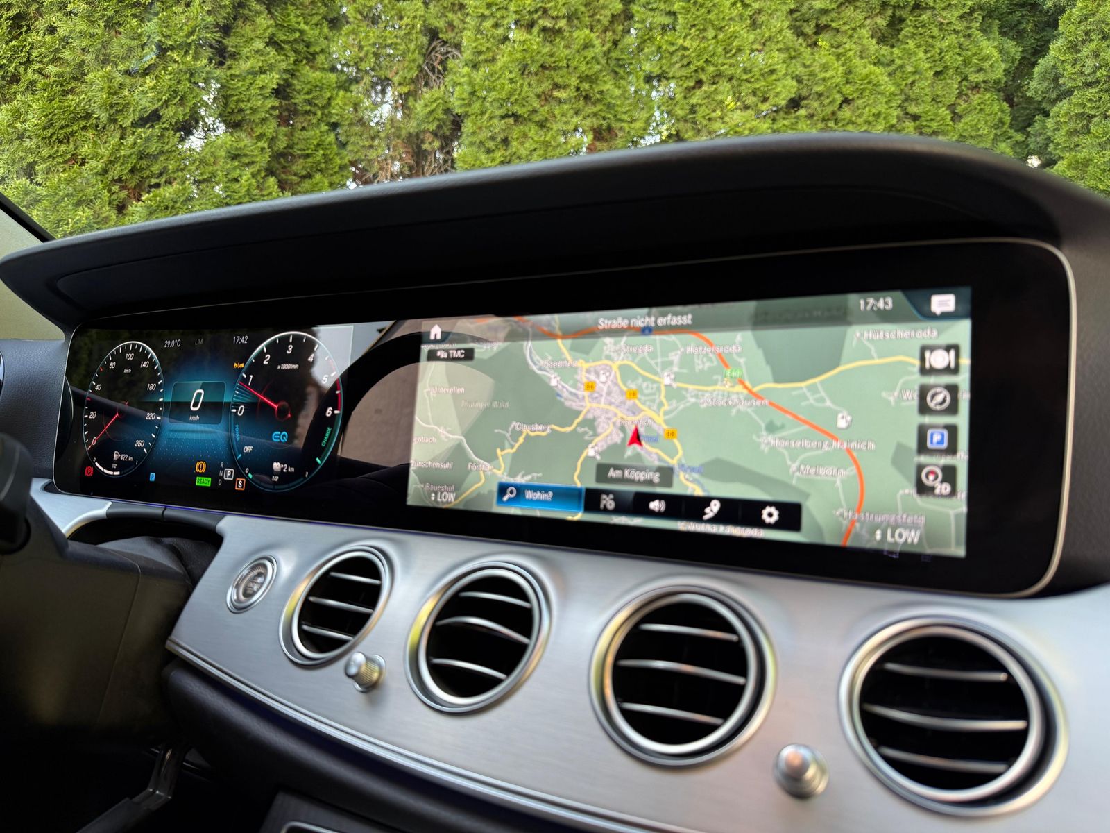 Fahrzeugabbildung Mercedes-Benz E 300 de T 9G NIGHT+LED+SHZ+KAM+AMBI+MBUX+PARK+