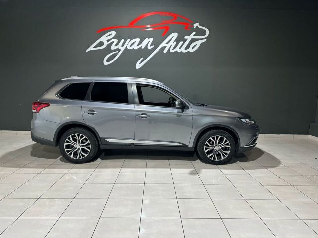 Mitsubishi Outlander 4WD Instyle Plus SDA 7 post