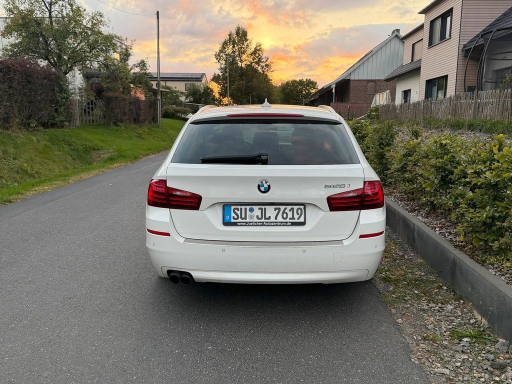 Image of BMW 528