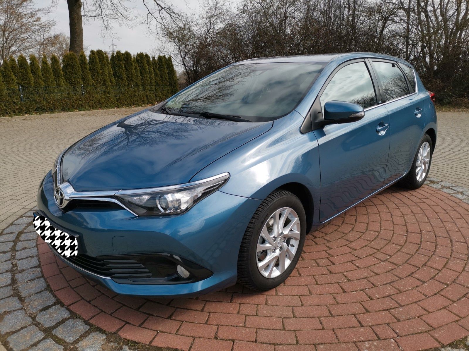TOYOTA Auris