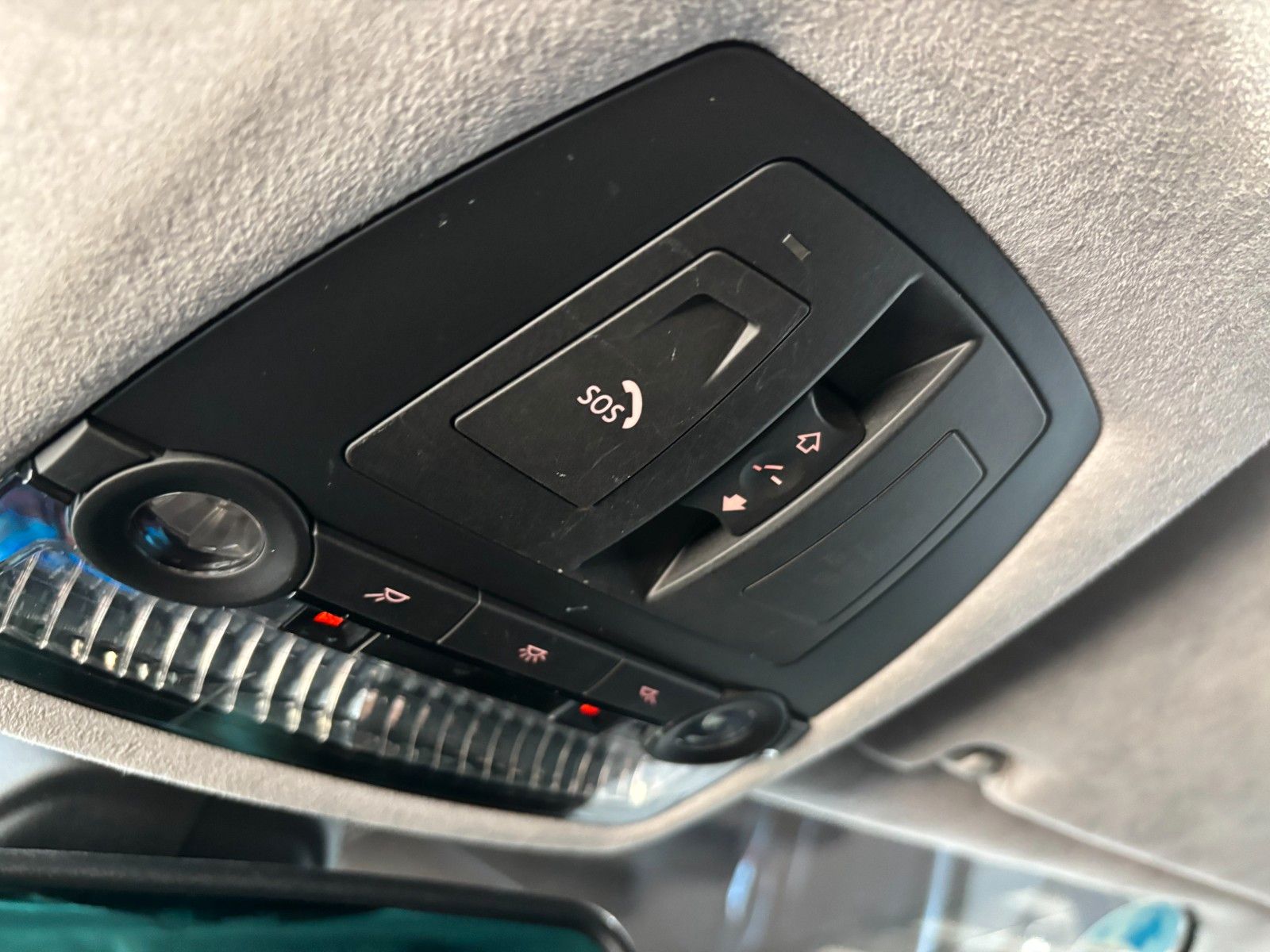 Fahrzeugabbildung BMW 760i L V12/MASSAGE/MEMORY/HUD/SCHIEBEDACH/KAMERA