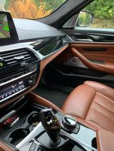 BMW M550i xDrive A - - BMW M550: Limousine