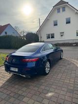 Mercedes-Benz E 200 Autom. Hybrit 145kw - Mercedes-Benz E 200 mit Benzin-Antrieb: Blau