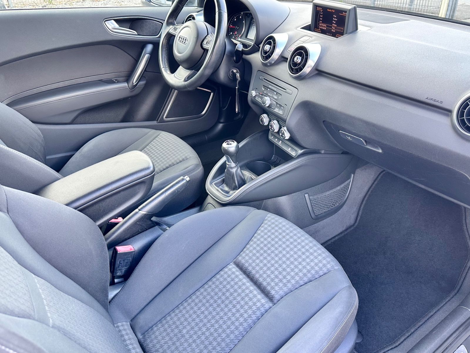 Fahrzeugabbildung Audi A1 AMBITION*NAVI+AHK+LED