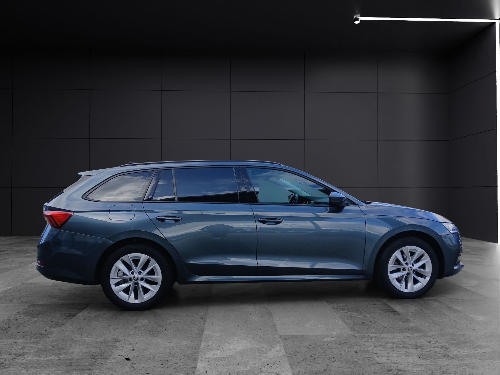 Fahrzeugabbildung SKODA Octavia Combi TSI Ambition LED Navi PDC SH LM