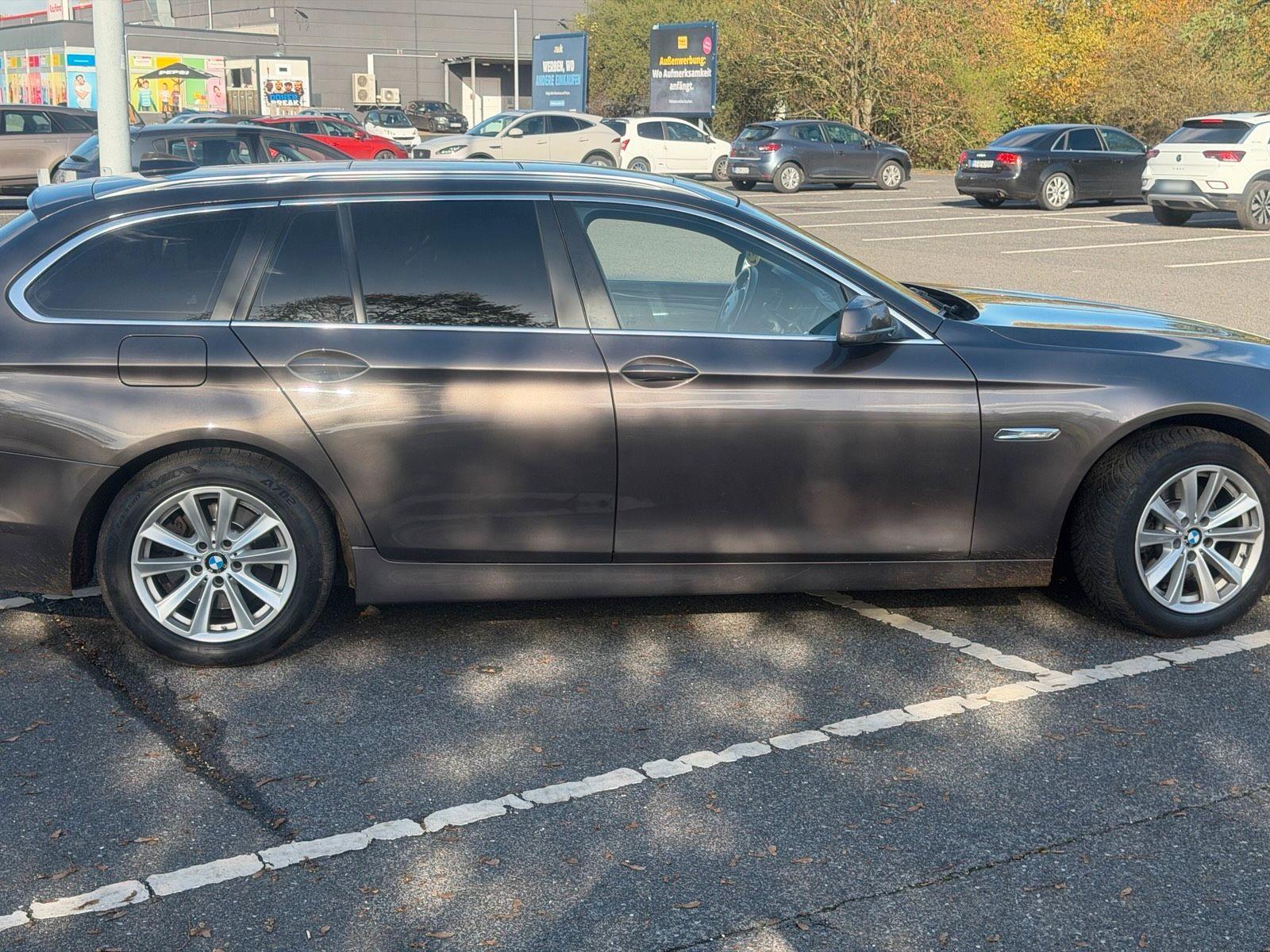 BMW 520 2011 — салон