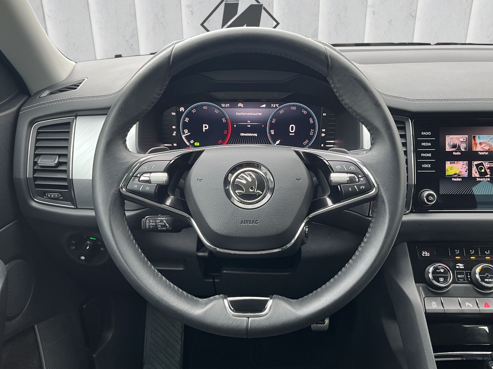 Fahrzeugabbildung SKODA Kodiaq 1.5l DSG*Matrix*7-Sitzer*Kamera*PDC*