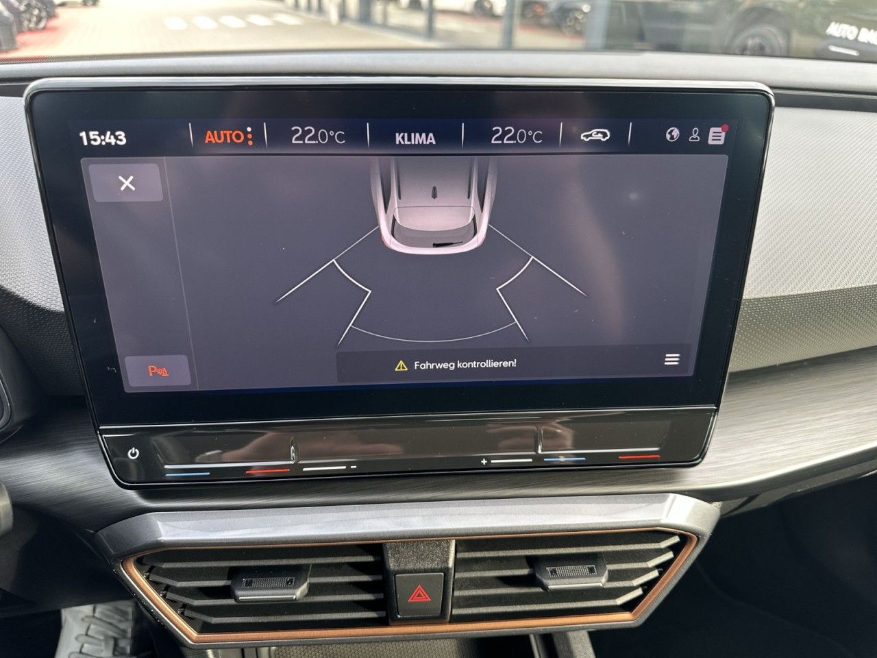 Fahrzeugabbildung CUPRA Leon Sportstourer VZ 2.0 TSI 4Drive - mit KI generiert/bearbeitet