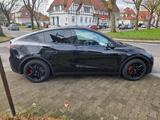 Tesla Model Y SR Premium mit Full Self Driving 7500 € - Tesla Model Y in Essen