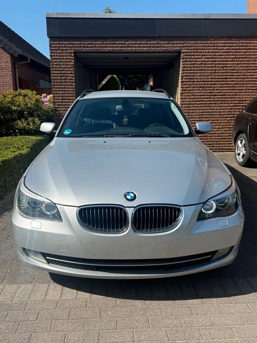 BMW 525 2008 — interior