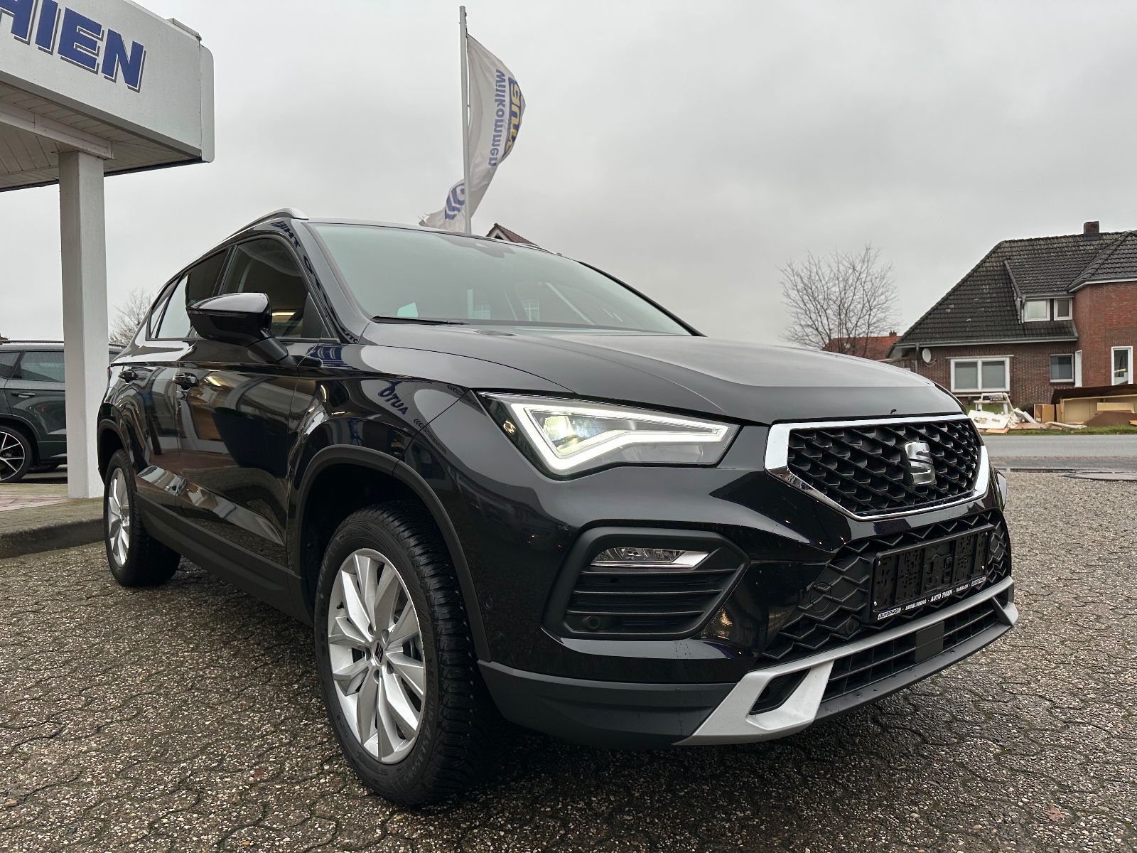 Fahrzeugabbildung SEAT Ateca 1.5 TSI Style DSG AHK/Navi/ACC/SHZG/LED