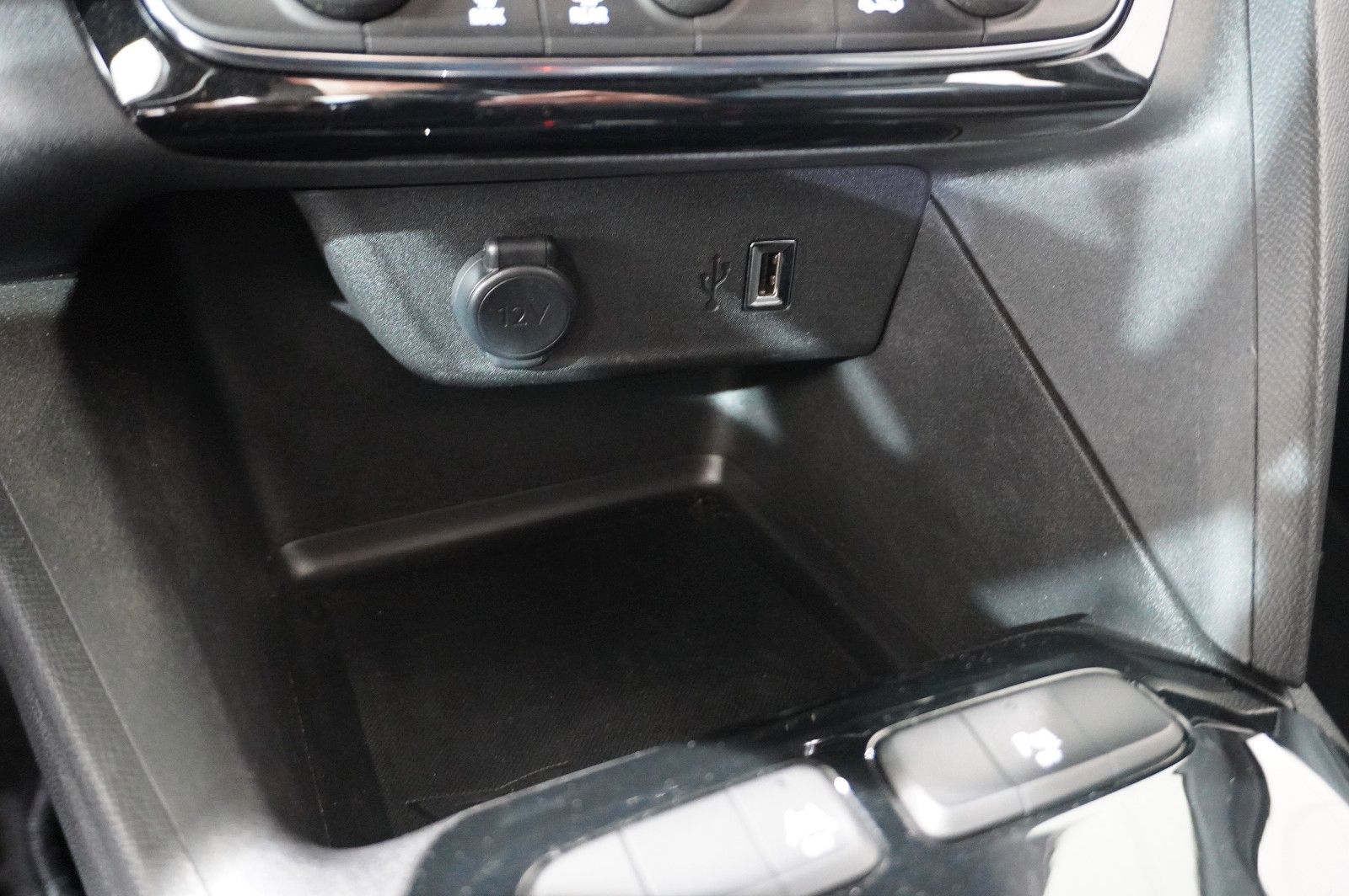 Fahrzeugabbildung Opel Corsa-e F GS SPORT 3-PHASIG NAVI/LED/KAMERA/VIRT