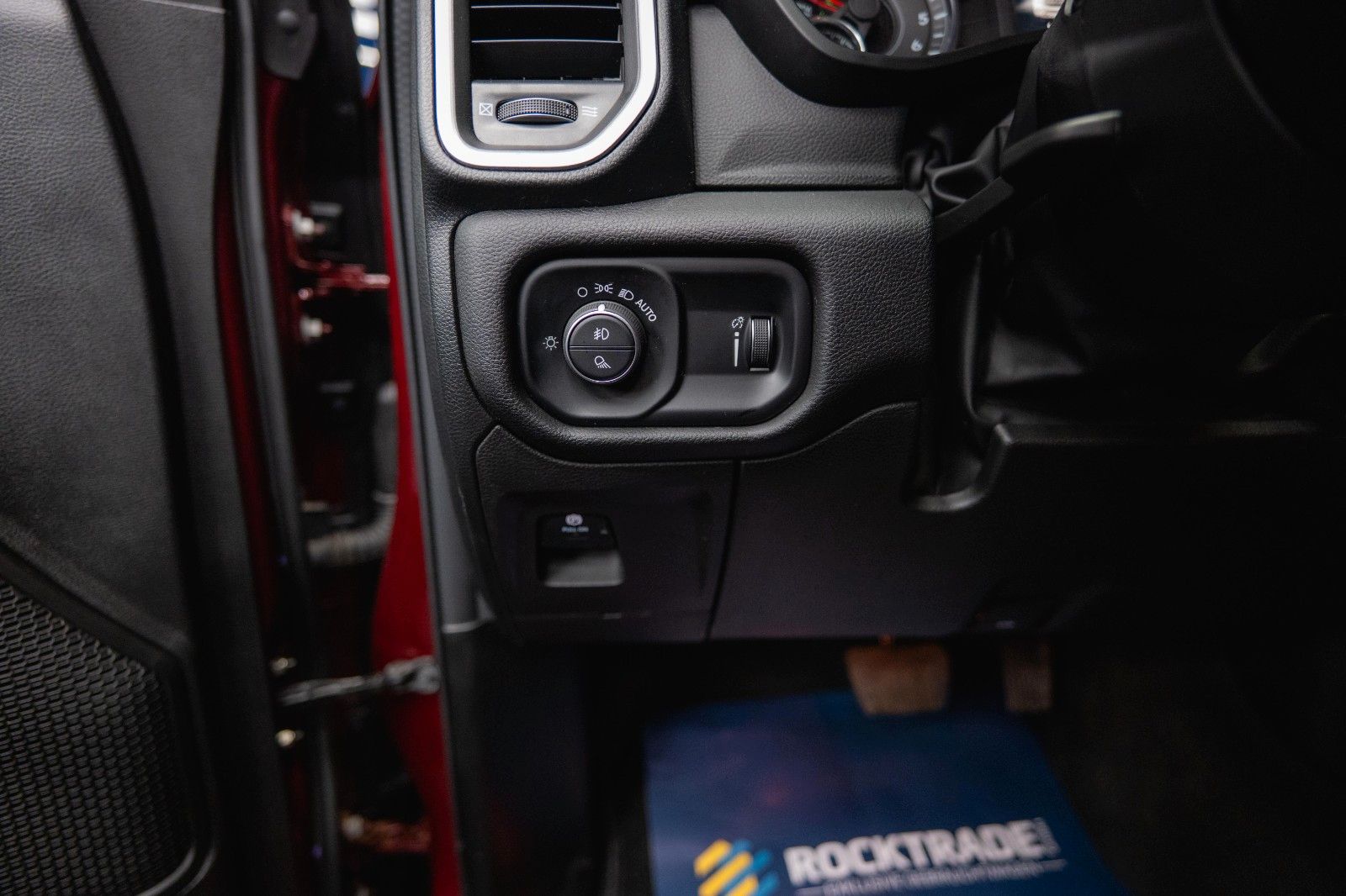 Fahrzeugabbildung Dodge RAM 5.7 V8 HEMI 4x4 OFFROAD NIGHT-Edition LED
