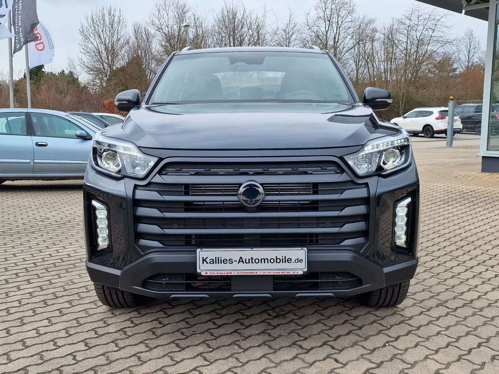 Fahrzeugabbildung Ssangyong Musso Grand 2.2d AT 4x4 BLACK XENON+SD+HARDTOP