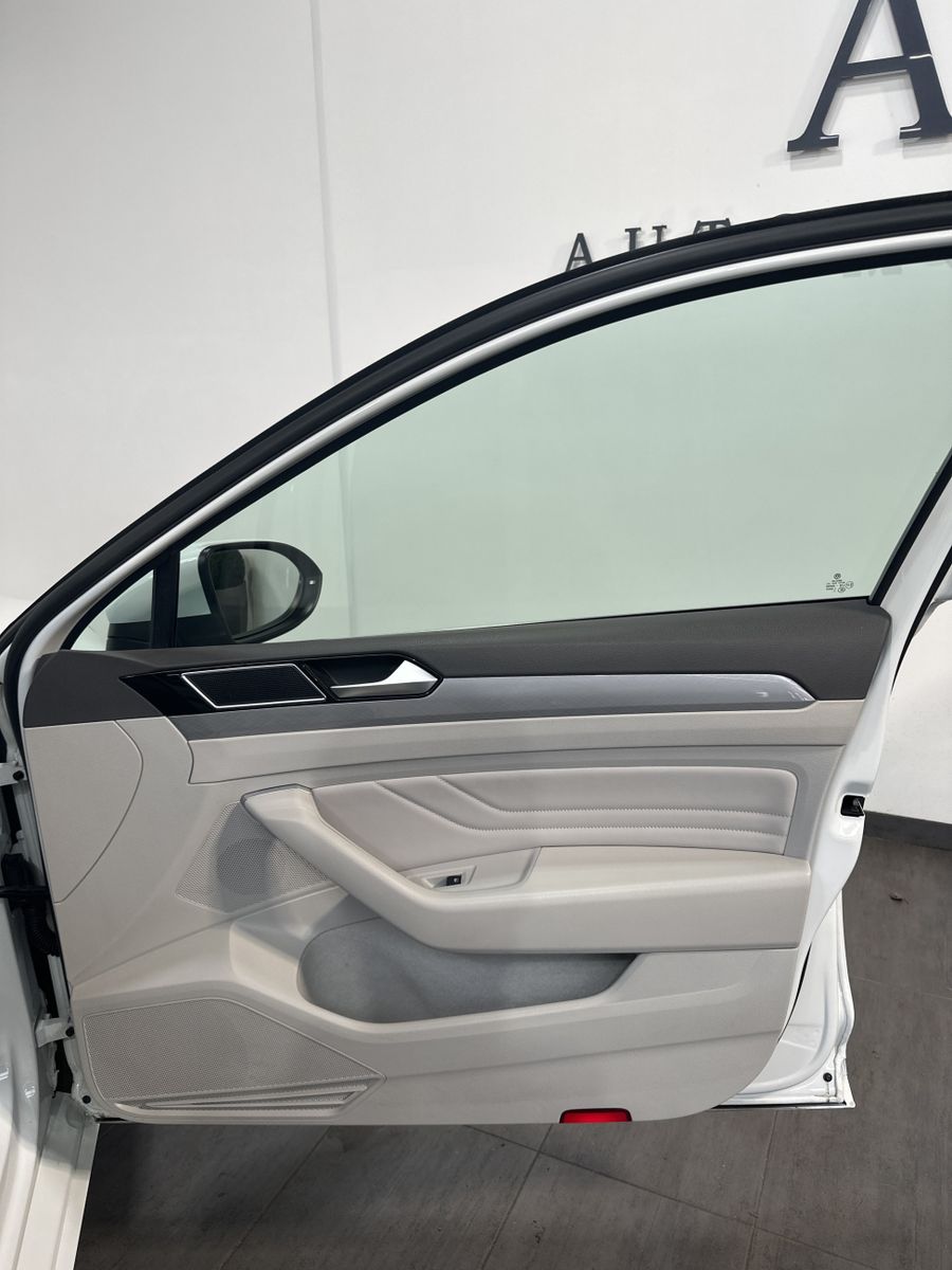 Fahrzeugabbildung Volkswagen Passat Variant 4M Business NAV+LED+AHK+CARPLAY
