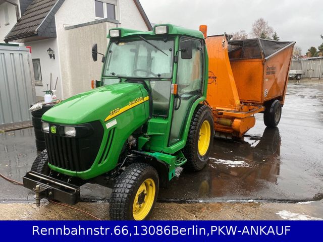 John Deere 3720 mit Greenline Mähcontainer SCH230