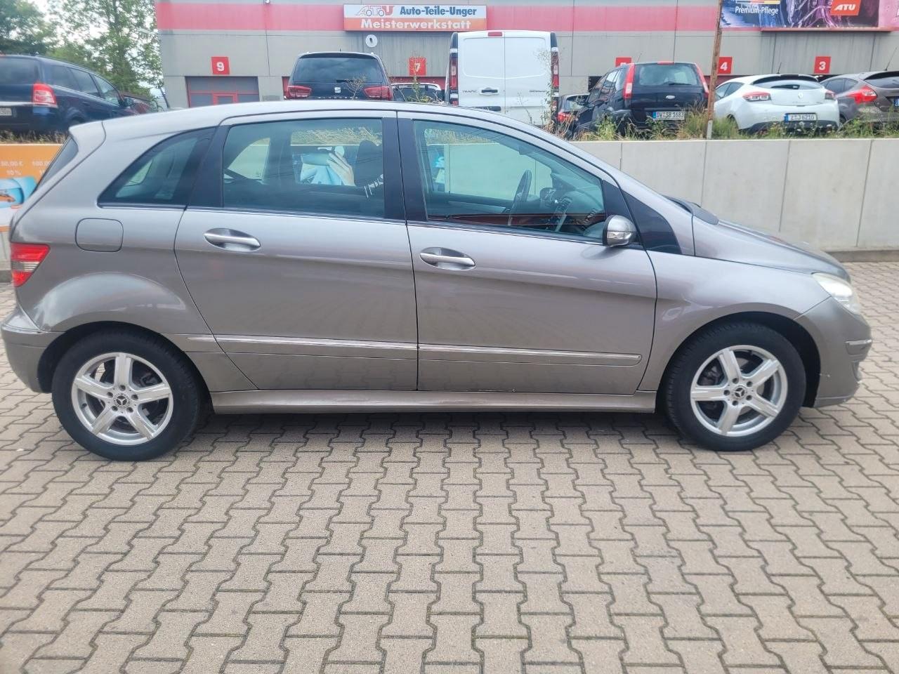 Mercedes-Benz B200 2006 — rear view