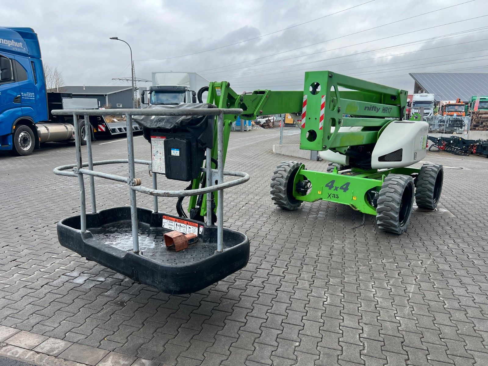 Fahrzeugabbildung Niftylift HR17 Hybrid 4X4 / 1.417h / 17m Arbeithöhe