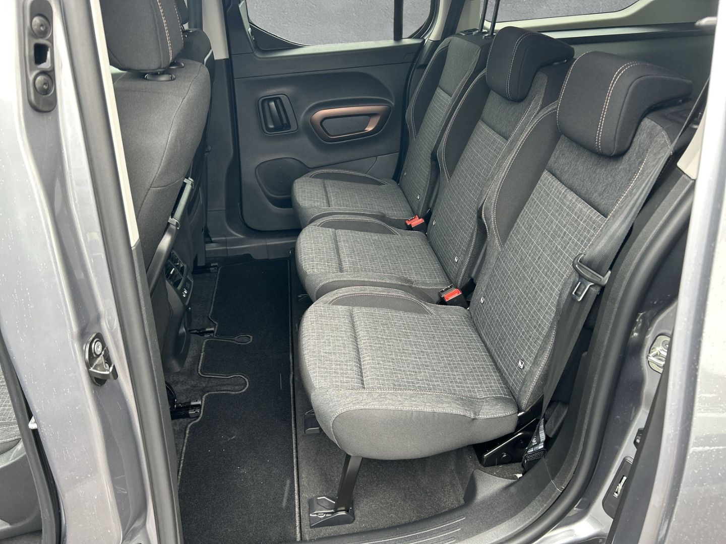Fahrzeugabbildung Peugeot Rifter GT Elektromotor L2 136  * Totwinkel-Assis