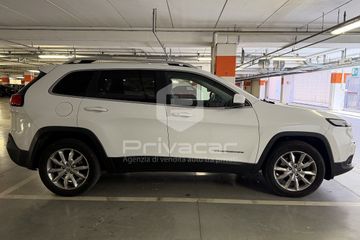 Jeep Cherokee - 4