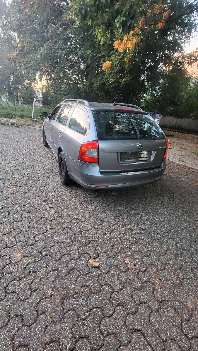 Skoda Octavia 2011 — engine