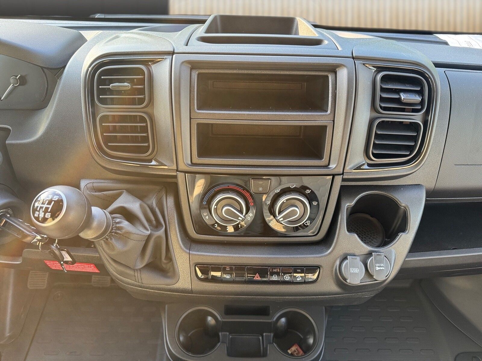 Fahrzeugabbildung Etrusco T-Modell Base 7.4 SBC Solar, Hubbett