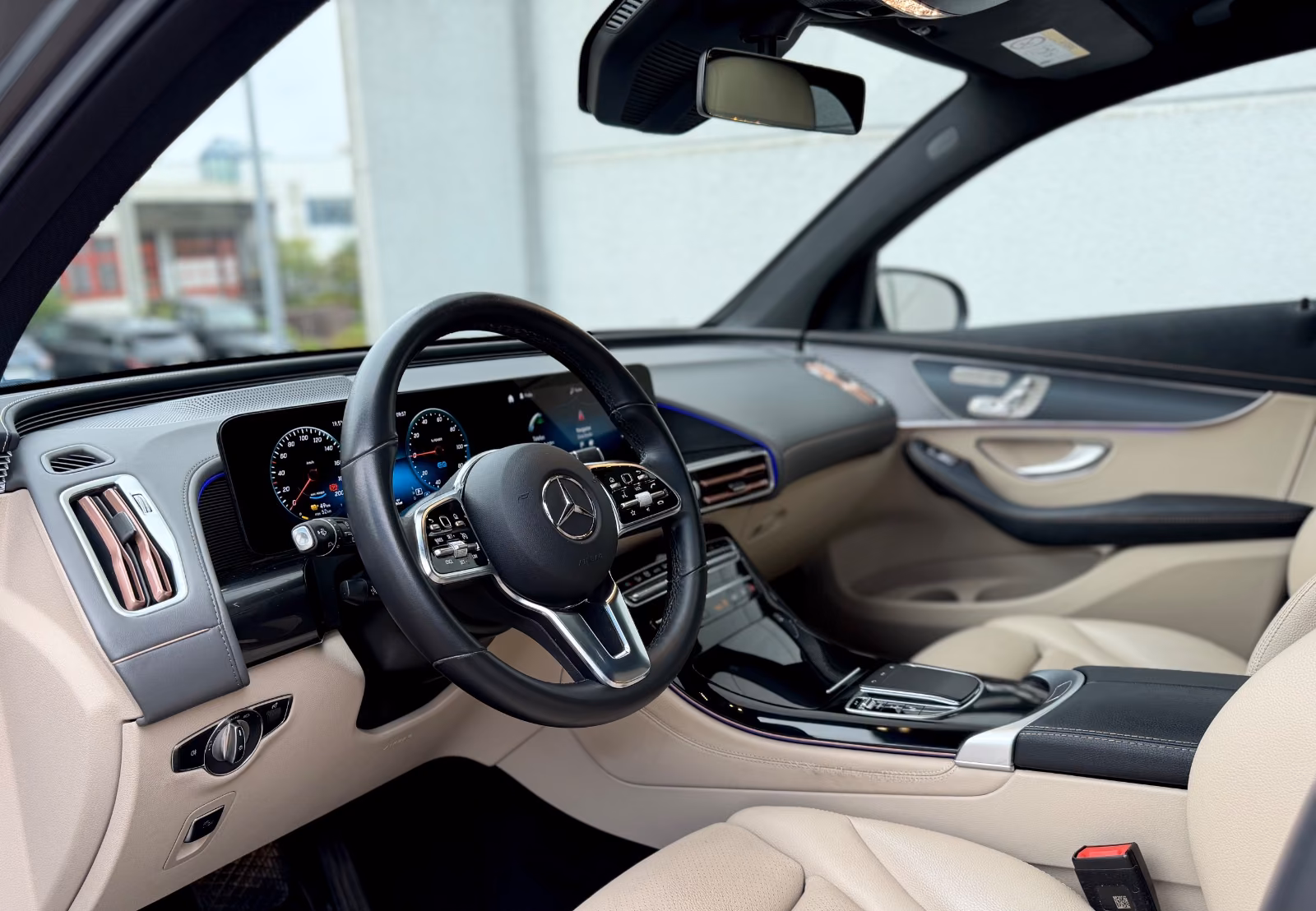 Mercedes-Benz EQC 400 4M °HUD°MASSAGE°LEDER°KEY-GO°SHD°19"AMG°