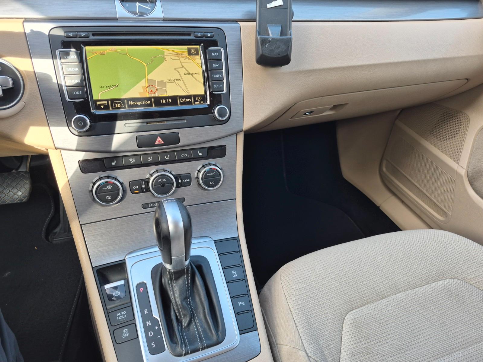 Volkswagen Passat 2014 — photo 13