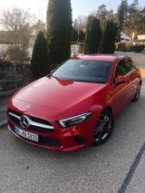 Mercedes-Benz A 180 d DCT - - Mercedes-Benz A 180 mit Diesel-Antrieb: Rot