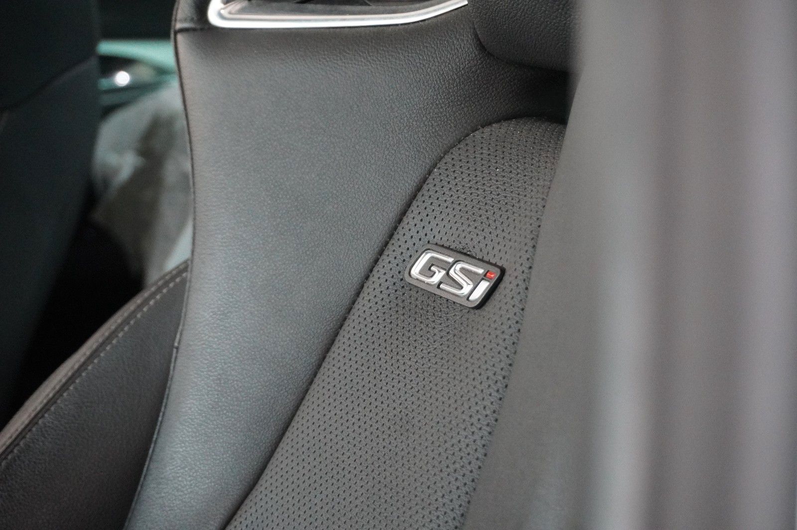 Fahrzeugabbildung Opel Insignia B ST 2.0 GSI PERFORM. NAVI/LED/360°/AHK