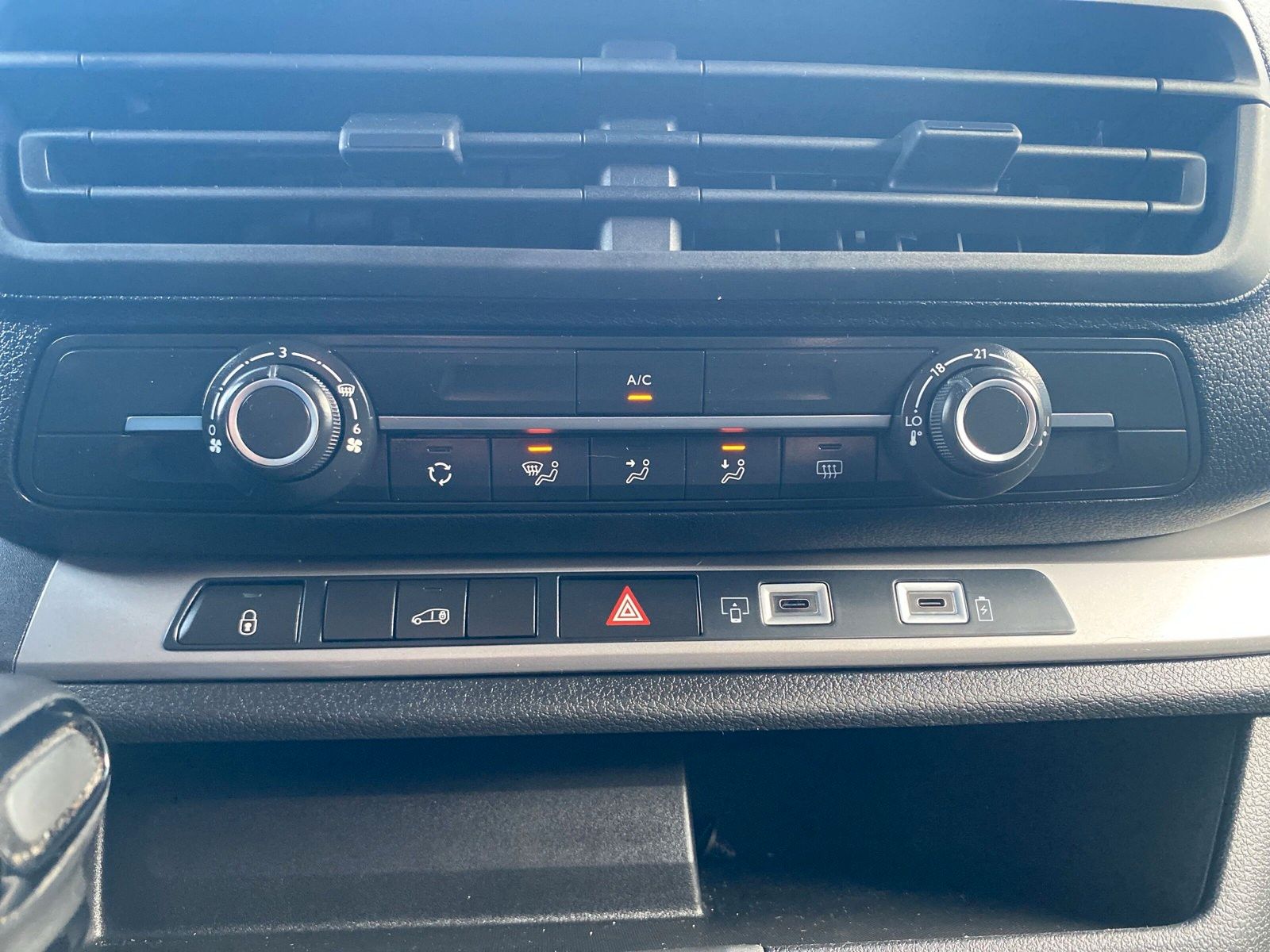 Fahrzeugabbildung Opel Vivaro Kasten Edition M