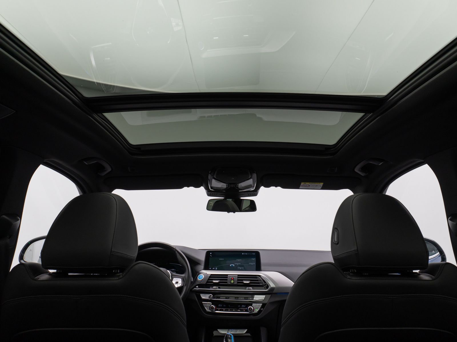 Fahrzeugabbildung BMW iX3 Impressive Panorama 360°HUD DAB H/K AHK Komf