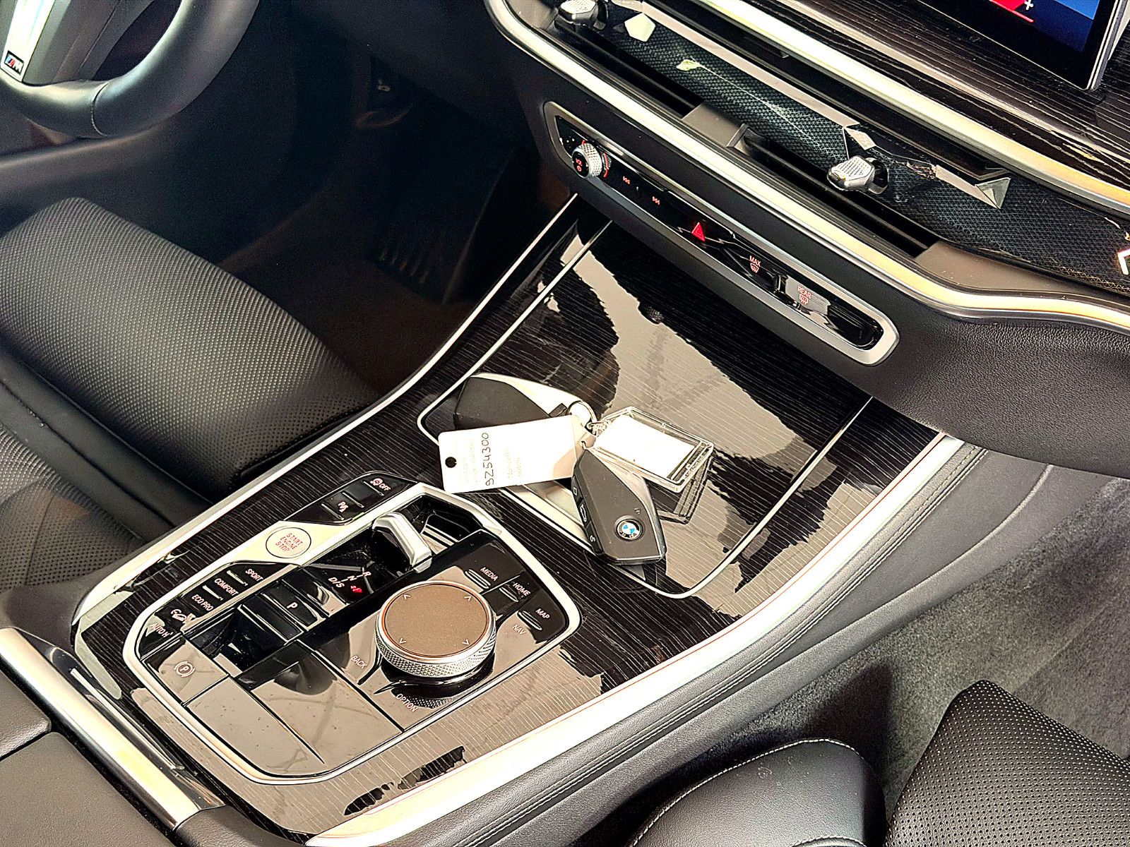 Fahrzeugabbildung BMW X5 30 d xDrive M Sport/HEAD-UP/360°/SOUND/AMBIEN