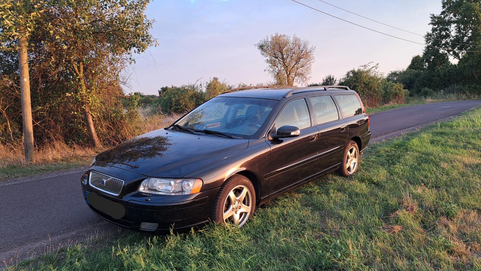 Volvo V70 2006 — rear view