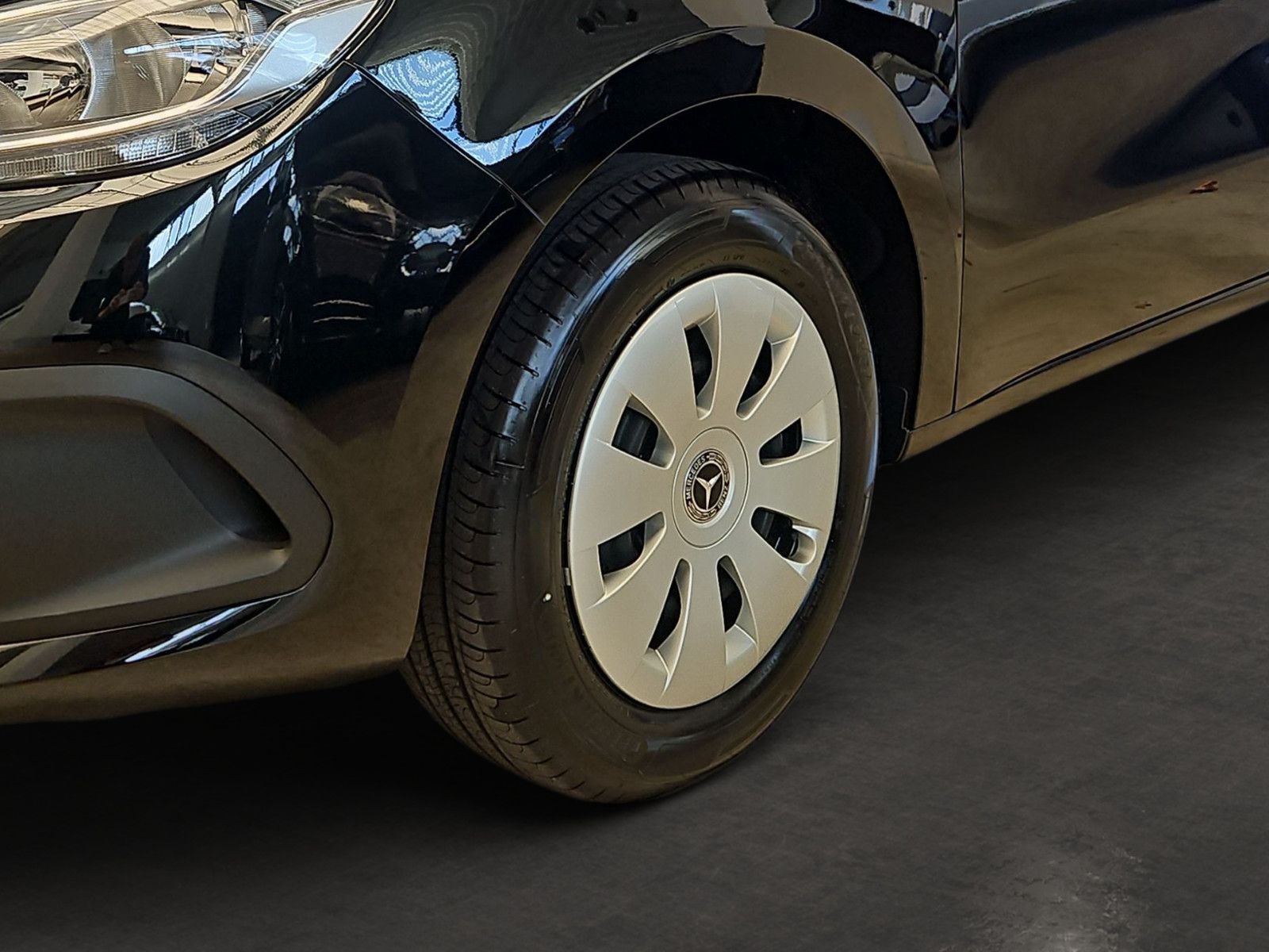 Fahrzeugabbildung Mercedes-Benz Kasten lang RFK Nav 9,5"MBUX AHK 22KW-AC SHZ