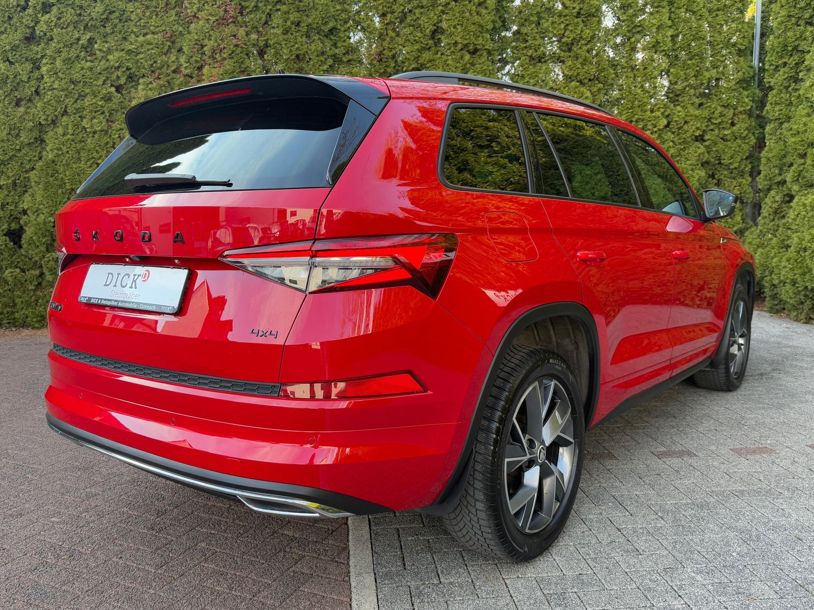 Fahrzeugabbildung SKODA Kodiaq 2.0 TSI 4x4 DSG Sportline MATRIX+SHZ+KAM+