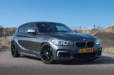 BMW M140i RWD LCI2 M Performance shadow  - BMW M140i mit Benzin-Antrieb: Grau, Limousine