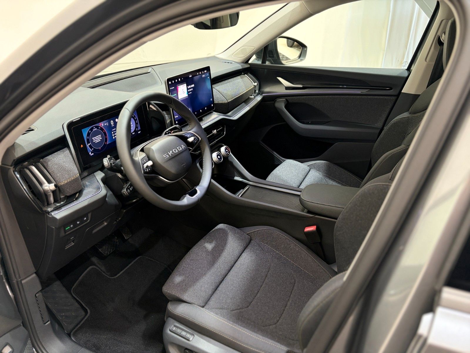 Fahrzeugabbildung SKODA Kodiaq Selection / 7Si / AHK / Matrix / 360°
