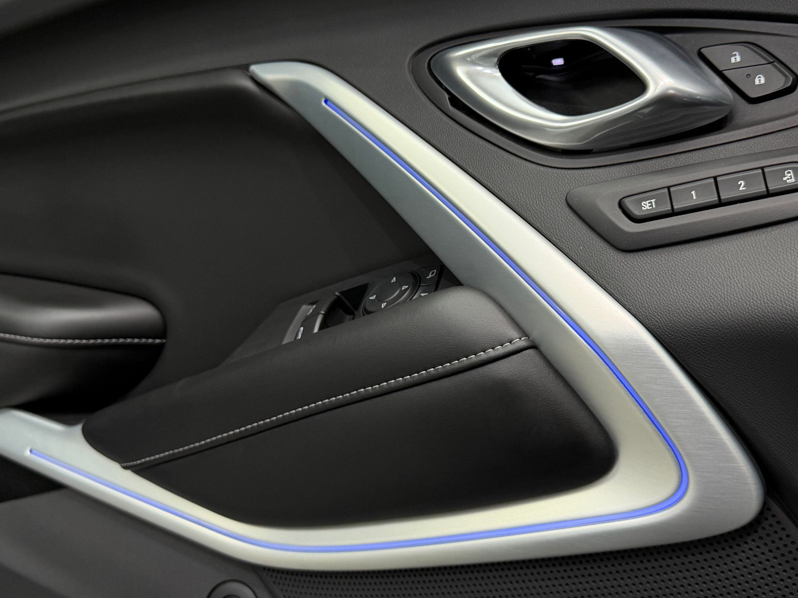 Fahrzeugabbildung Chevrolet Camaro Coupé V8|SCHALTER|RECARO|DEUTSCHES FZG|