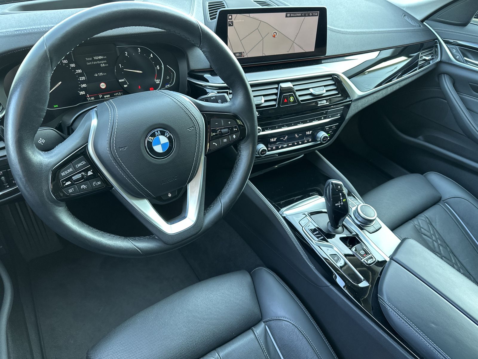 Fahrzeugabbildung BMW 520d Touring Luxury-Line NAV+LASER+PANO+HEAD-UP