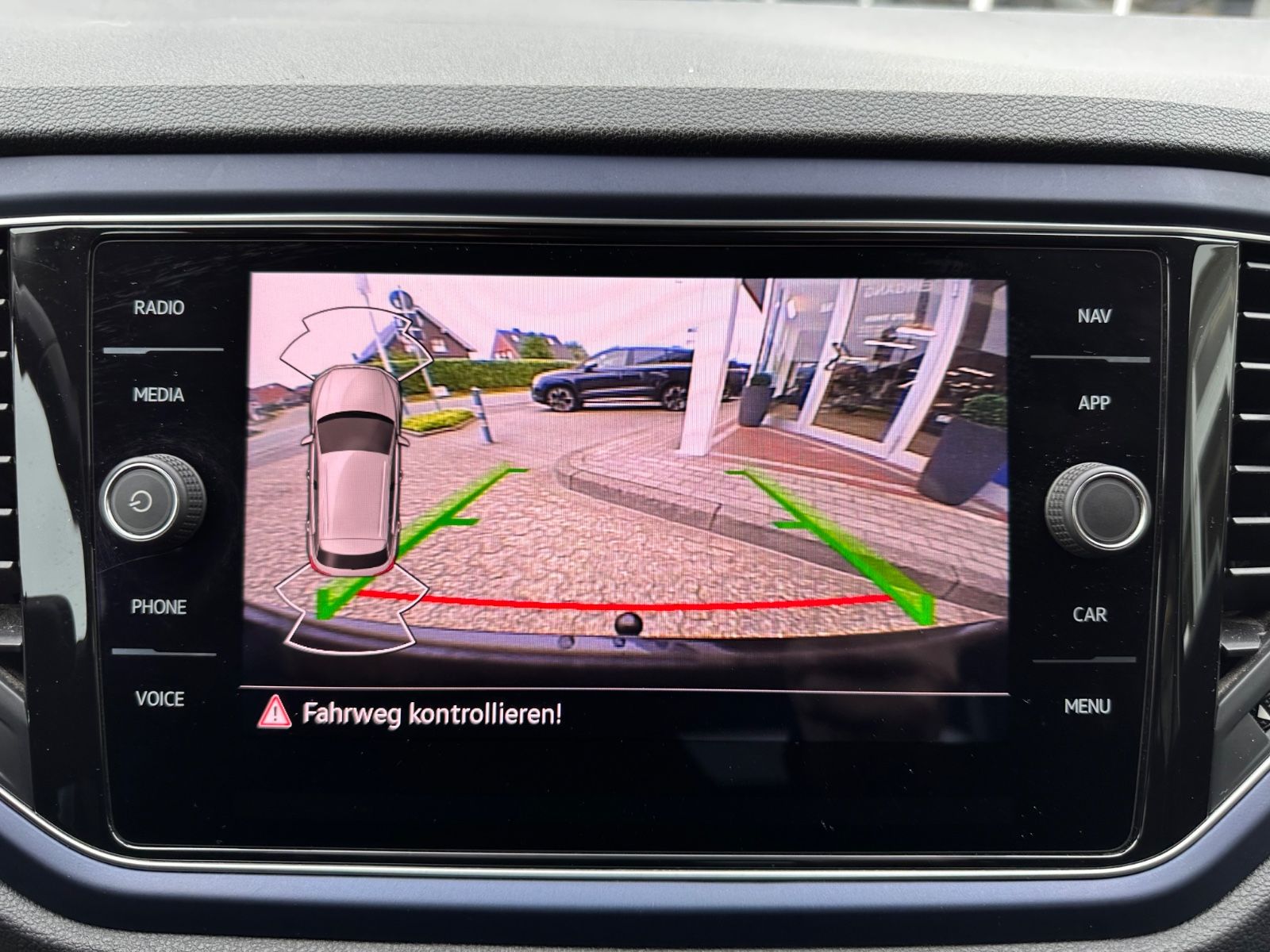 Fahrzeugabbildung Volkswagen T-Roc R Line 2.0 TDI DSG AHK/Beats/Navi/App/19"