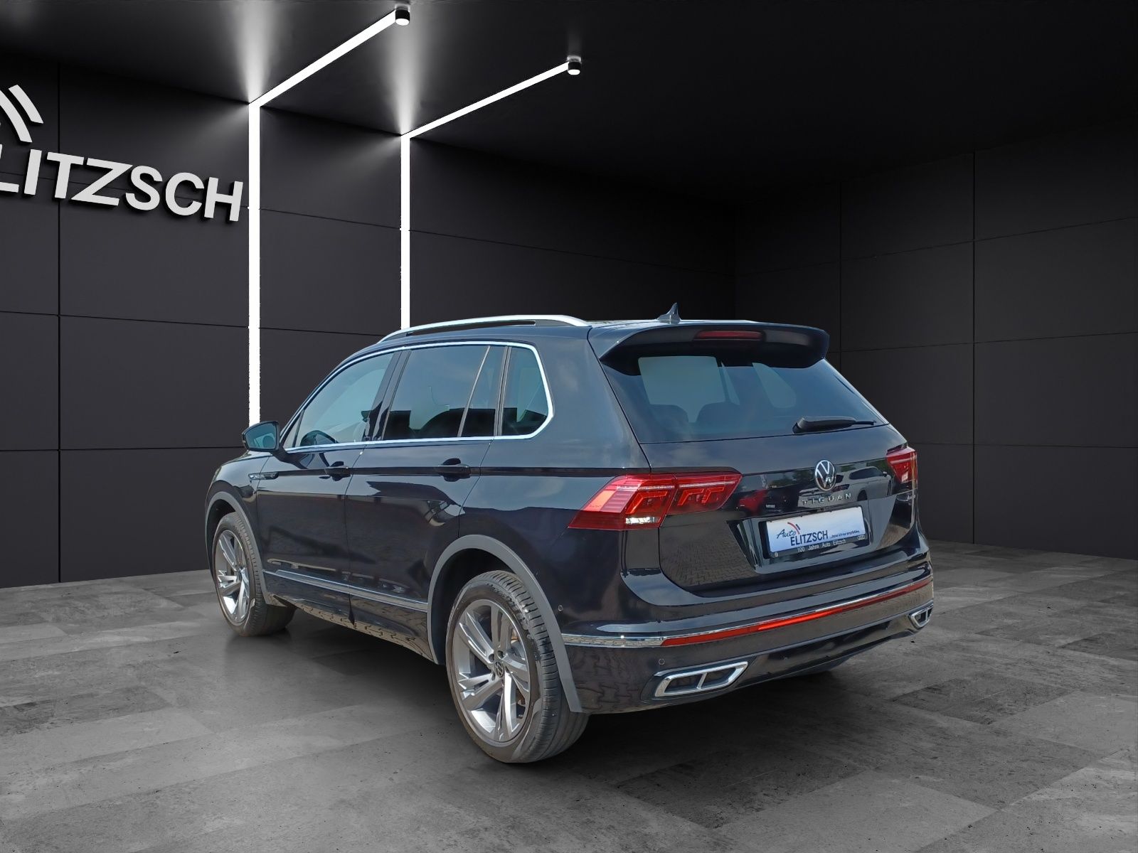 Fahrzeugabbildung Volkswagen Tiguan TSI R-Line 4M DSG R-Lin STH Matrix AHK Na