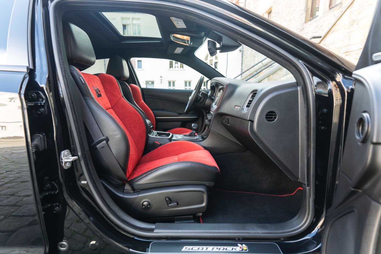 Fahrzeugabbildung Dodge Charger 6,4L SRT SCAT-PACK ALPINE KAM LED TOTW