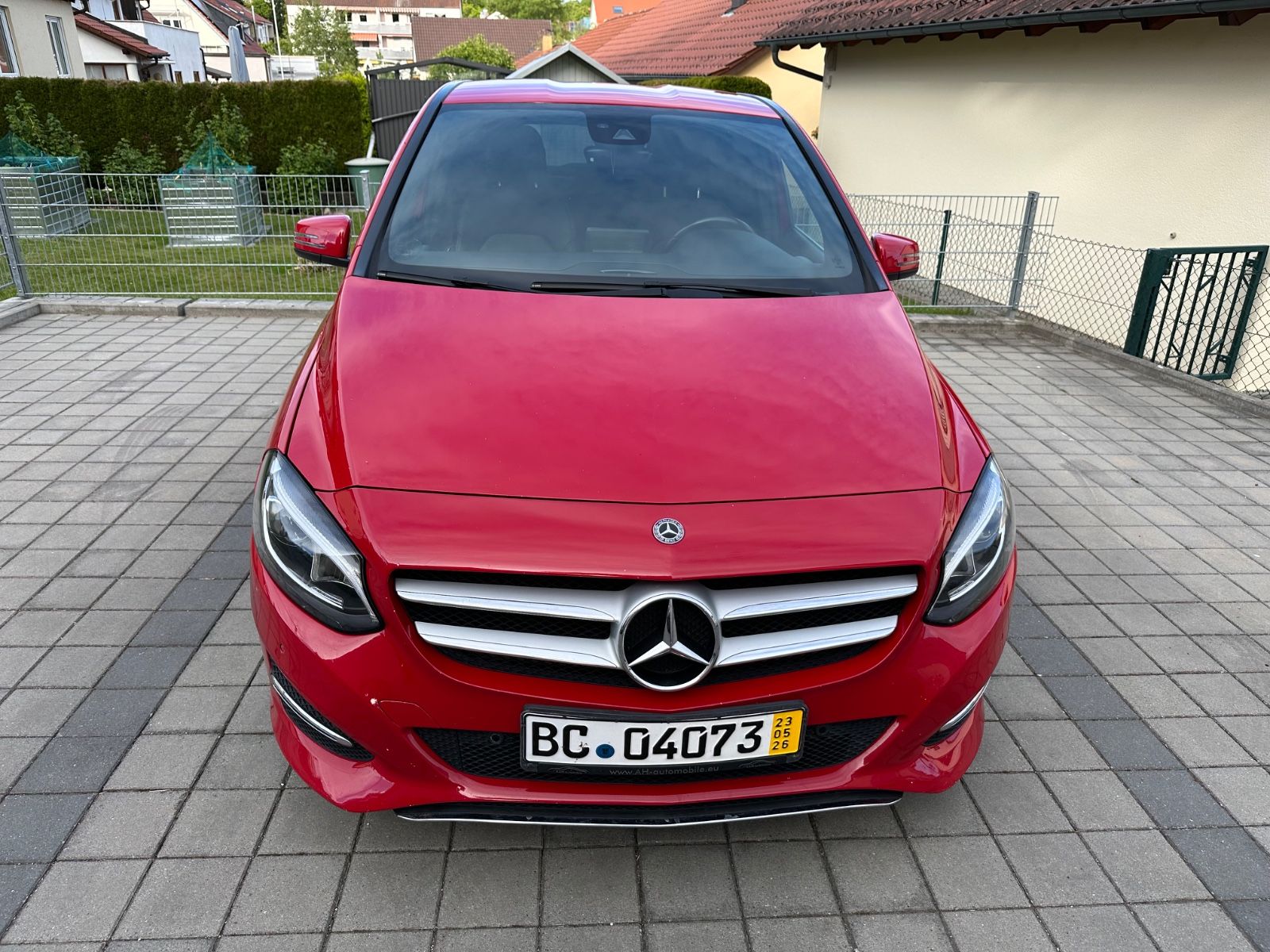 MERCEDES-BENZ B 220