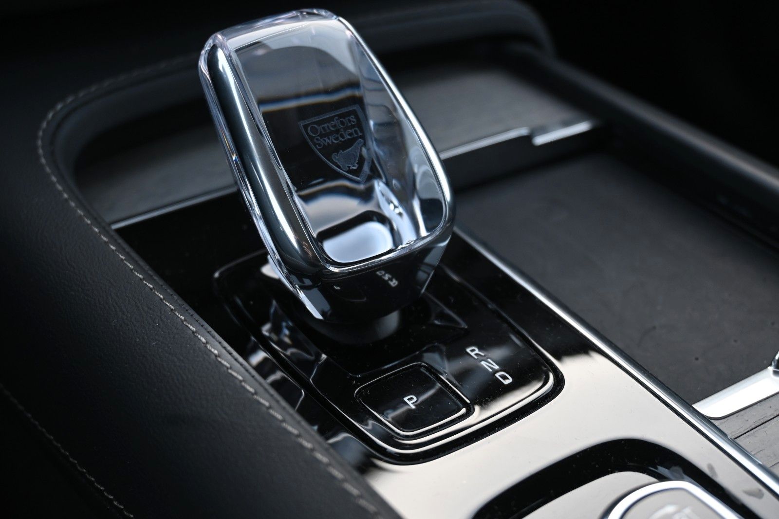 Fahrzeugabbildung Volvo XC90 T8 AWD RC Ultra Dark*LUFT*360°*ACC*AHK